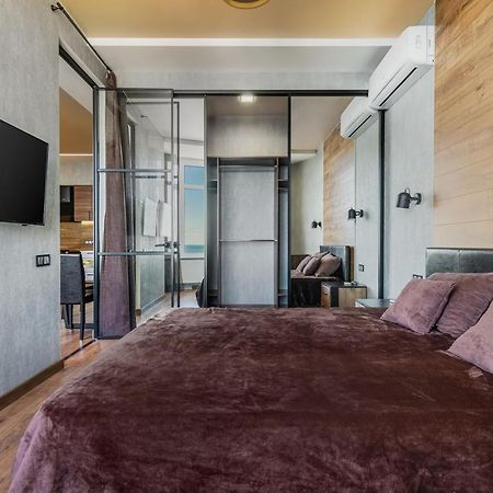 Sea Symphony Wood Style Apartment Odessa Esterno foto