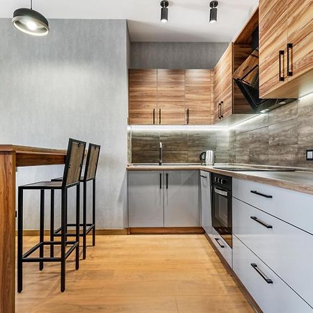Sea Symphony Wood Style Apartment Odessa Esterno foto