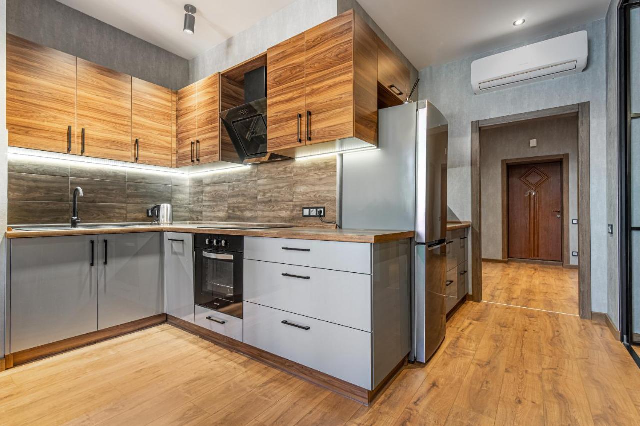 Sea Symphony Wood Style Apartment Odessa Esterno foto