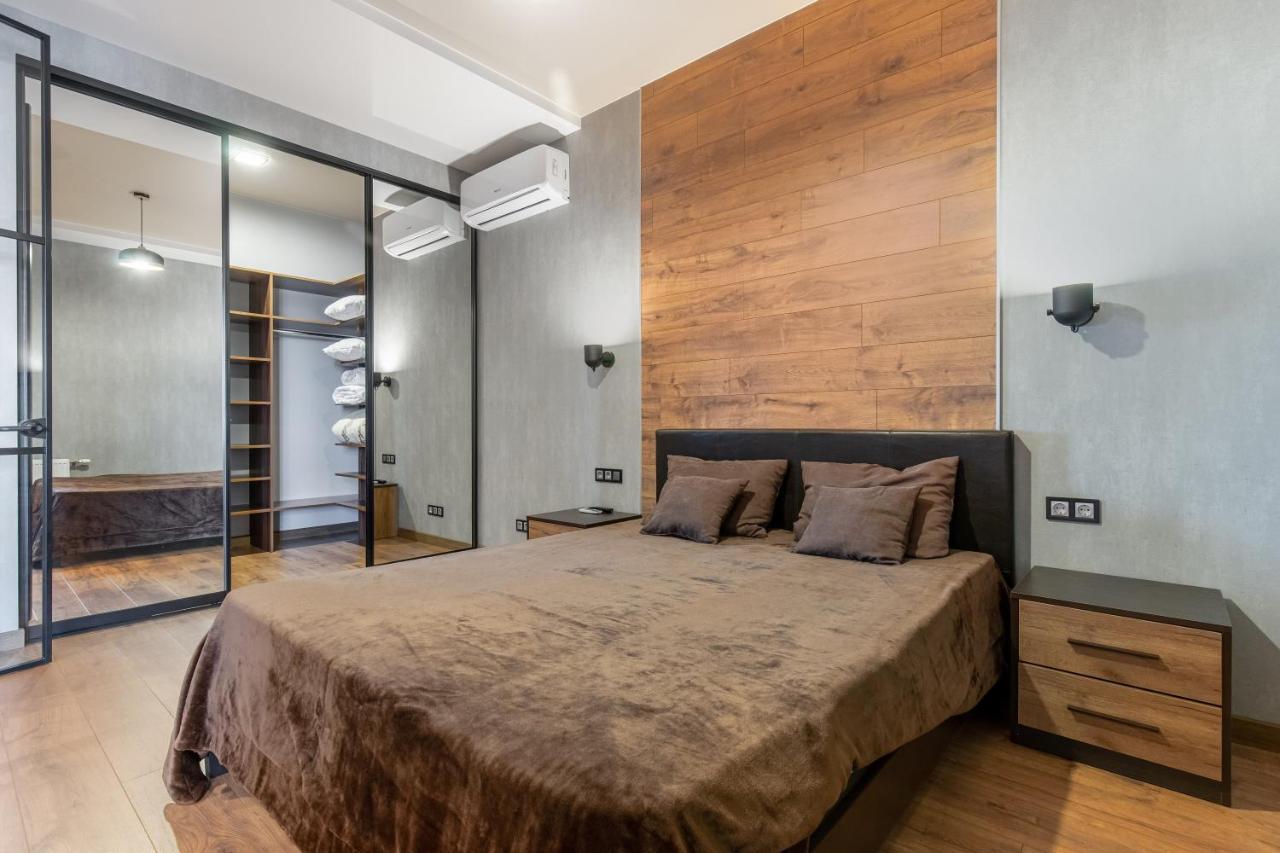 Sea Symphony Wood Style Apartment Odessa Esterno foto