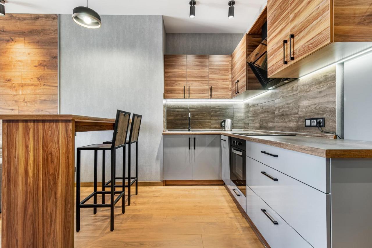 Sea Symphony Wood Style Apartment Odessa Esterno foto