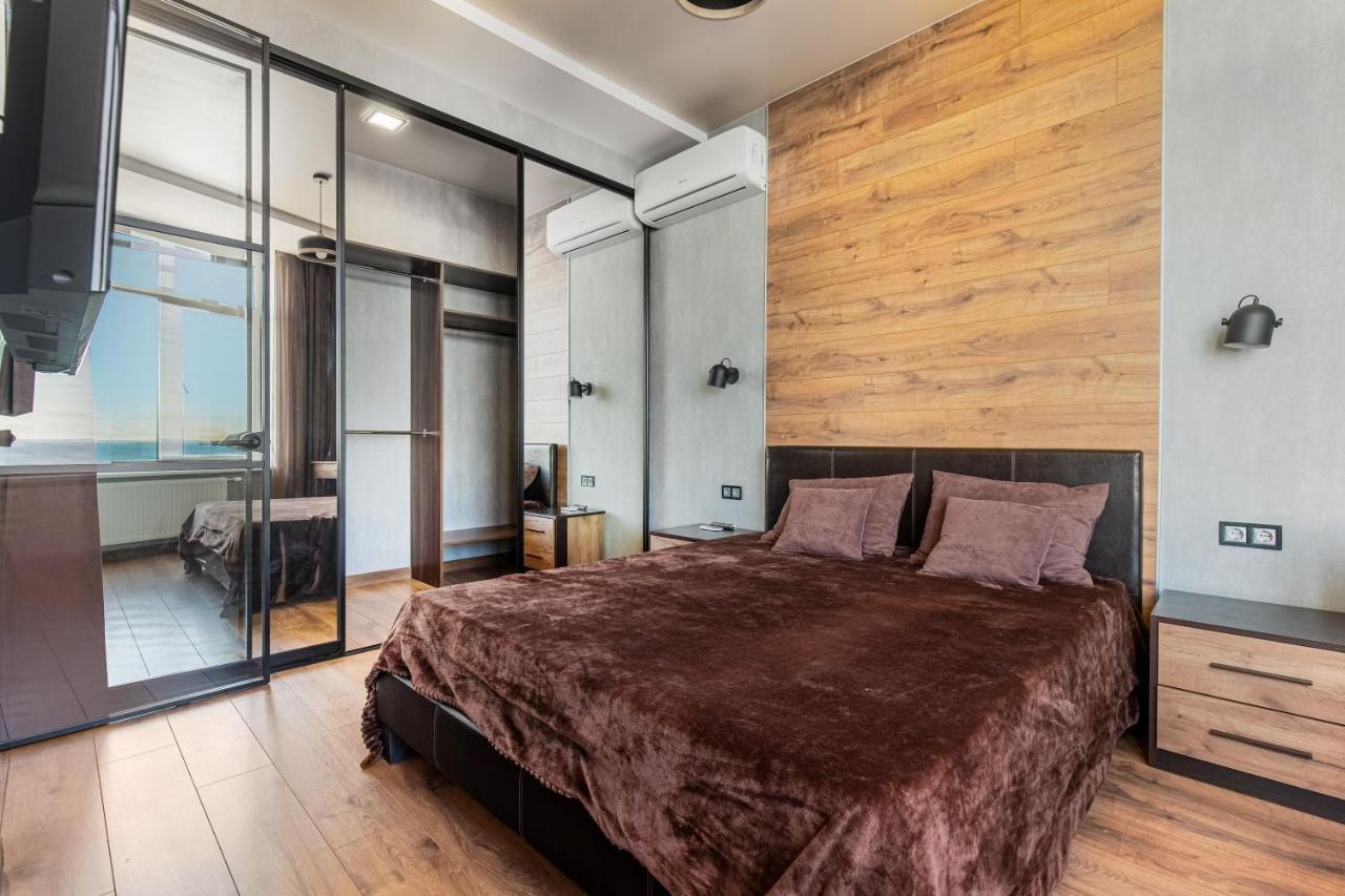 Sea Symphony Wood Style Apartment Odessa Esterno foto