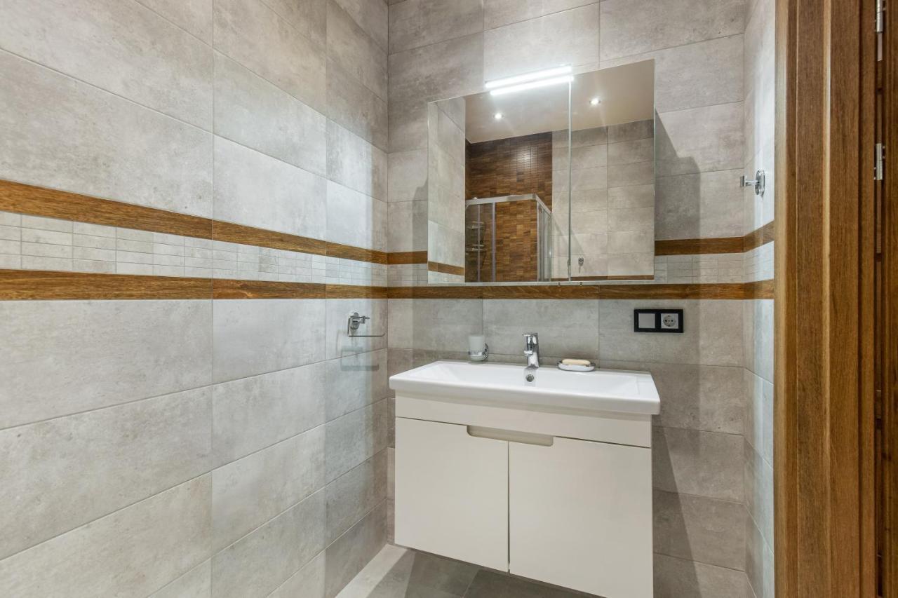 Sea Symphony Wood Style Apartment Odessa Esterno foto